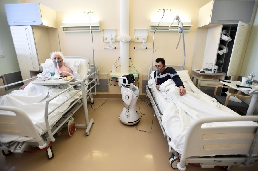 aplicação da tecnologia contra pandemia de covid-19 - robô enfermeiro